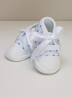 Trampki w błękitne gwiazdki