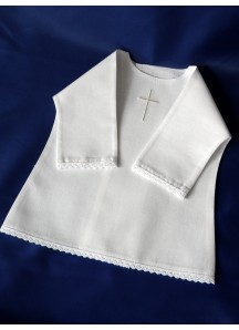 Haftowana szatka do chrztu - koszulka z koronką